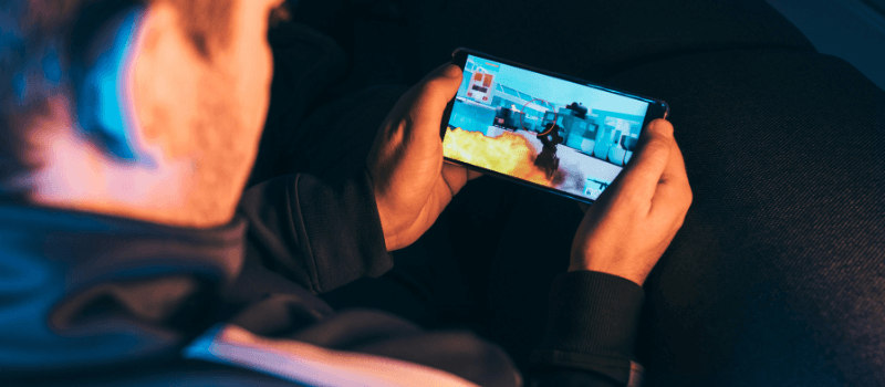 mobile gamer